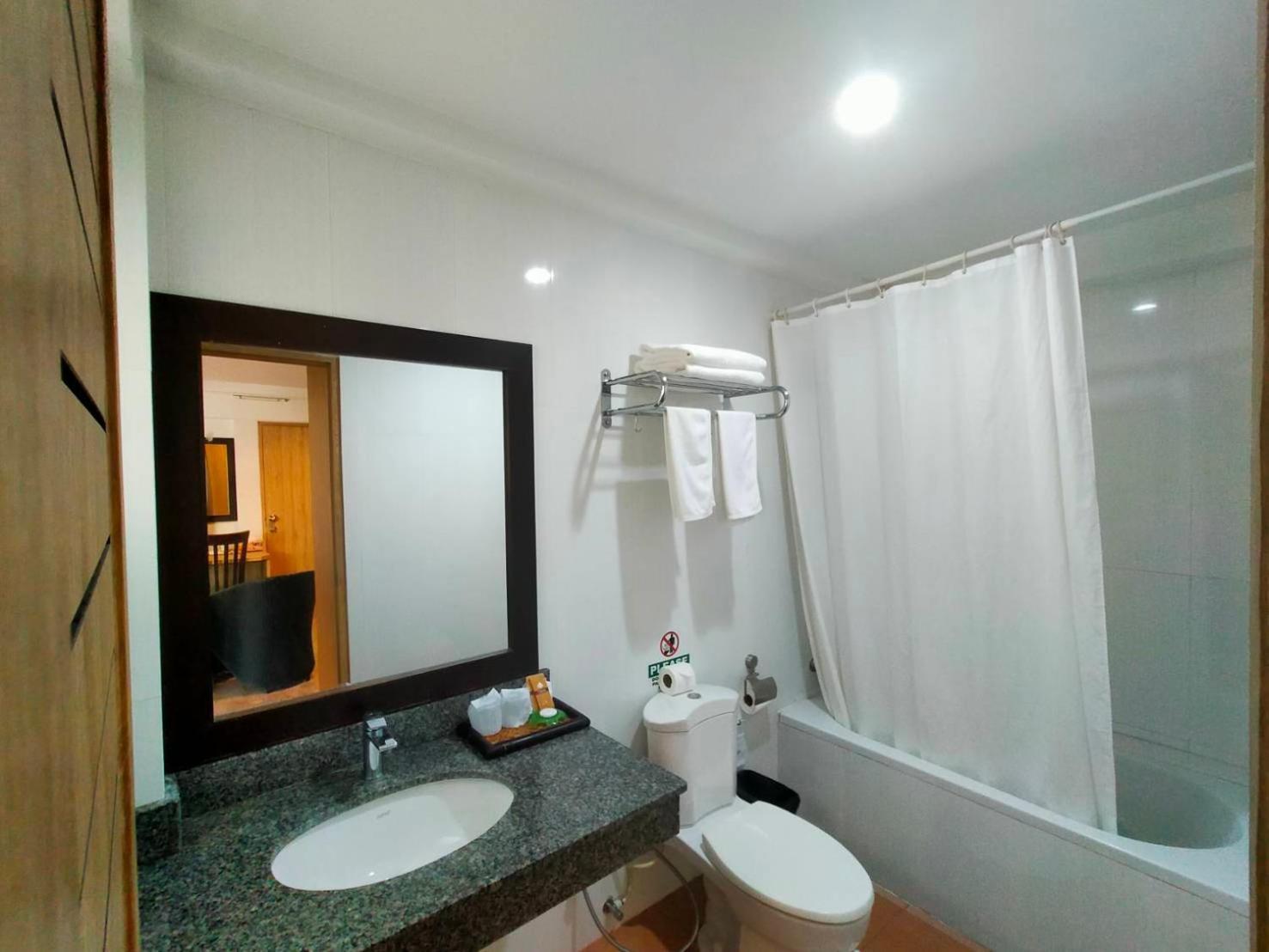 Kamala Beachfront Apartment Extérieur photo